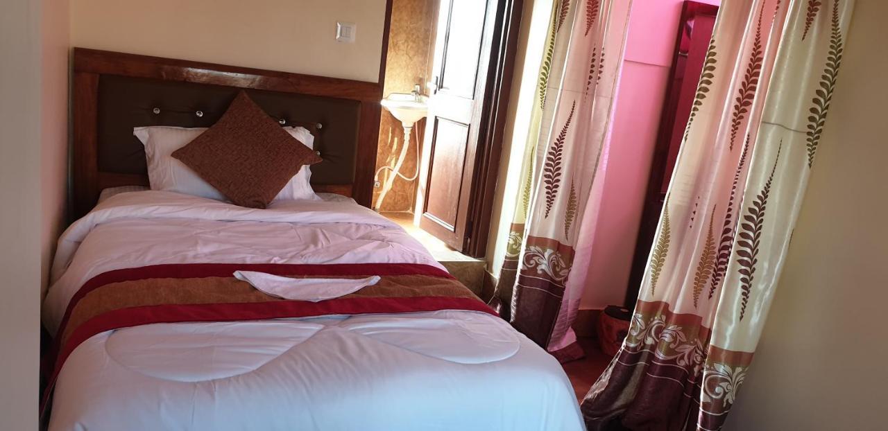 London House Resort Biratnagar Zimmer foto